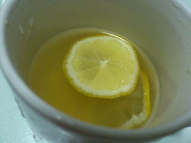 友人宅で飲んだレモン入りの生姜茶