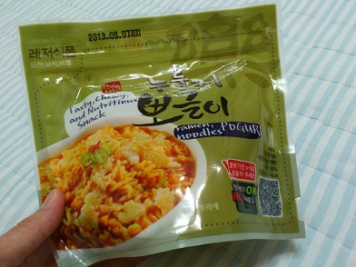 その名も「ポグリ」、「ポグリ」とは軍隊でラーメンを袋のまま食べることを言うそうです