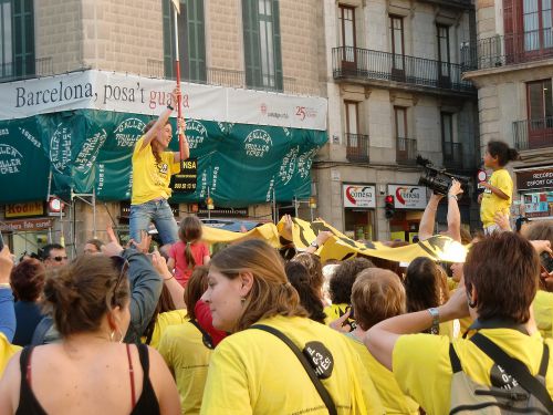 子どもたちが尊厳をもって扱われる権利を主張する集会