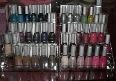 選ぶにも迷う、マニキュア。