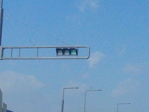 かわいらしい、バスの形の信号マーク