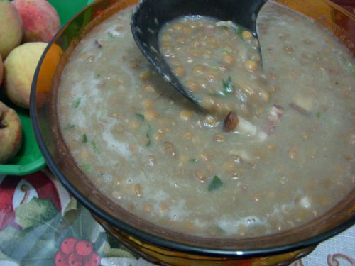 年始に金運アップで食べられるレンズ豆のブラジル風煮込み。このタイプの料理はご飯と食べられる。