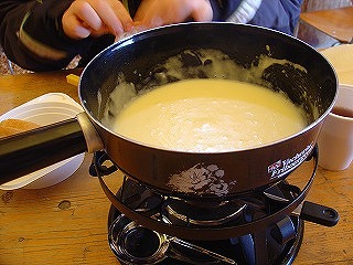 スイス名物といえばやはりチーズフォンデュは外せません！