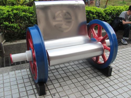 東口にあるベンチ