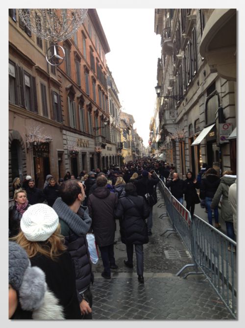 ローマの高級ブランド街として有名なVia Condotti（コンドッティ通り）