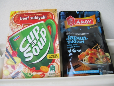 出ました!すき焼き風味のスープ(左）と、焼き鳥ソース。