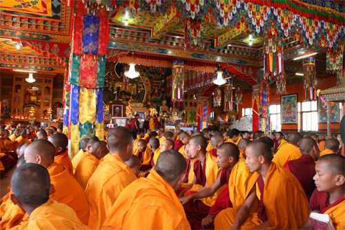 カトマンドゥ郊外のチベット僧院にて