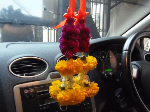 車のミラーにかける人が多い