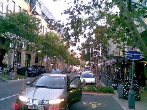 クリスマス時期のショッピングセンターの様子