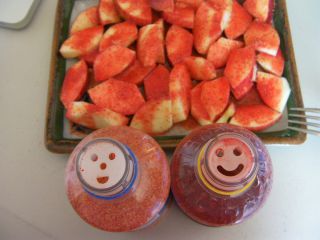 わ〜い、わ〜い♪今日もリンゴ食べる〜♪