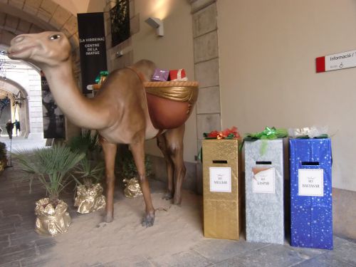 ポストには、メルキオール、カスパール、バルタザールと記されています。