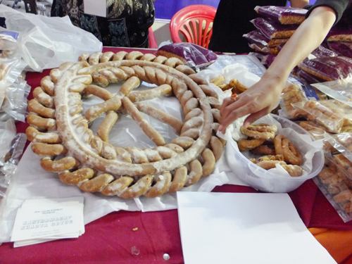 大きくてずっしりと重い「ラカマリ」小さいのが「アイタマリ」