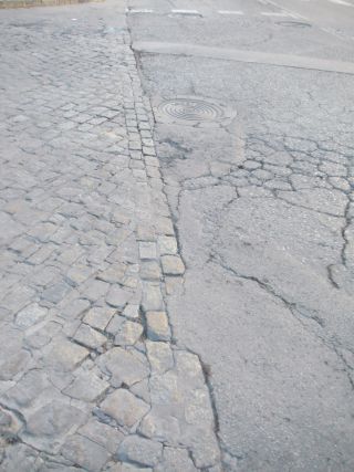 右側は新しく拡張された地域、左側が旧市街