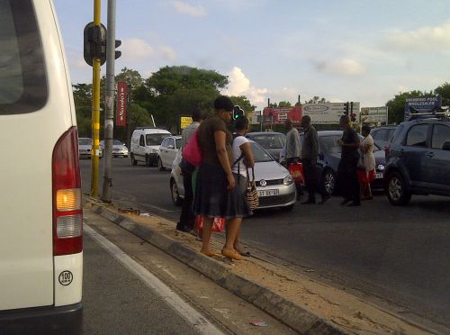 帰路を急ぐ人々