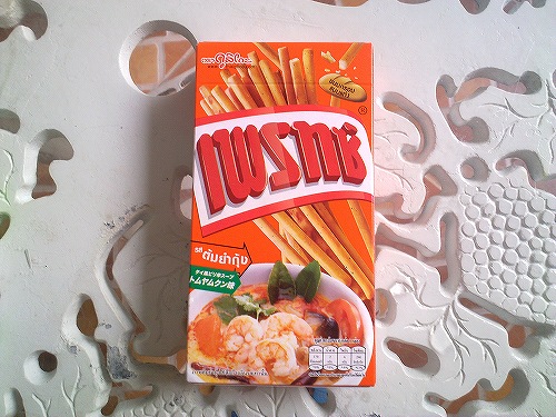 トムヤムクンをイメージしたオレンジ色のパッケージ