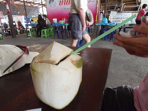 青臭さが鼻につくこともあり。でもタイらしい果実