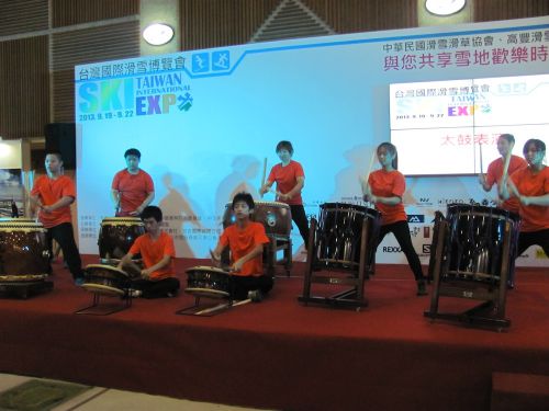 ステージで披露された和太鼓