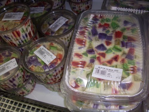 ブラジルの食料品店で市販されているモザイク・ゼリー