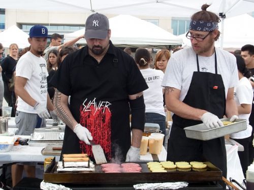 パティの焼ける美味しそうな匂いが漂ってます
