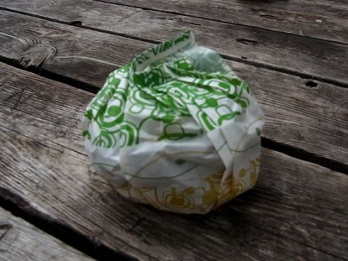 ラッピングが和菓子の包装紙のよう