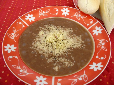 出来上がりです！ドイツ語で、「バズラー・メールズッペ（Basler　Mehlsuppe）」、フランス語で「スープバロワーズ（Soupe bâloise）」と呼ばれています。