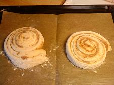 イェッテブッレ(jättebulle)＝巨大カネールブッレも手作り