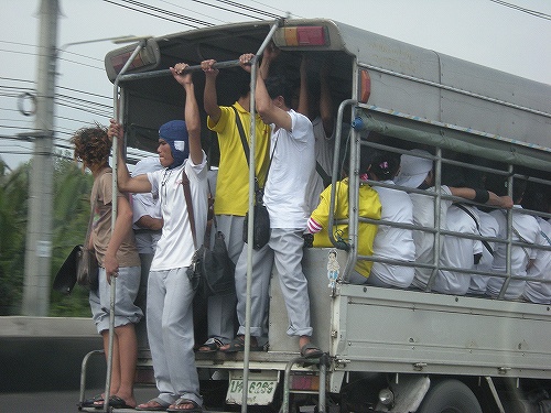 この乗り方、技術と体力が要りそうです