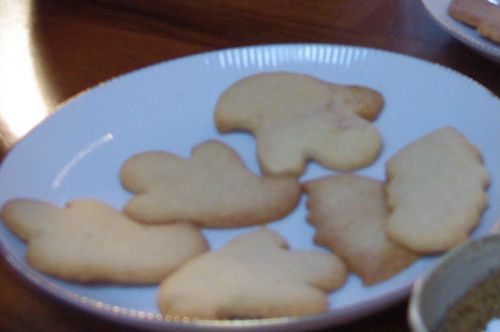 おばけやコウモリ、ハロウィンだけどハートなどなどに型抜き