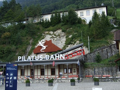 こちらは登山鉄道乗り場。ピラトゥス山のイメージキャラクター（？）は、当然『ドラゴン』です！
