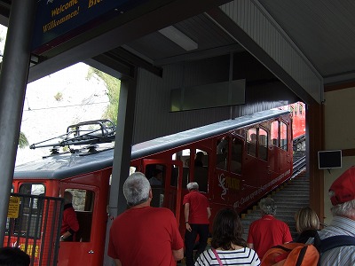 ピラトゥスの登山鉄道は普通の登山鉄道ではなく、“世界一急こう配（傾斜度最大48％）”なのだそう。