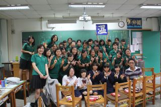 最後は、担任の先生も交えて記念撮影