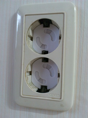 安全対策はしていてもさわって欲しくないコンセント