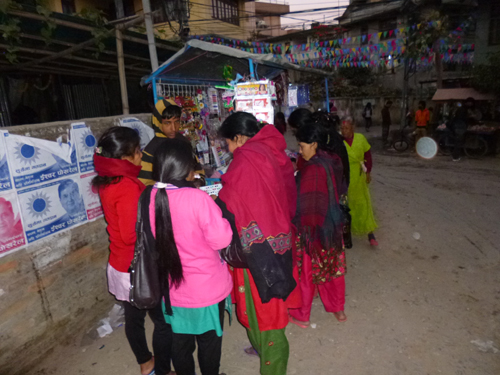 女性が群がっている！