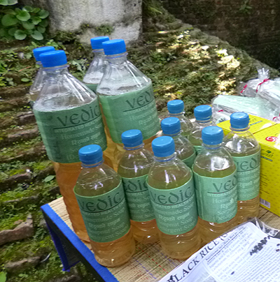 お値段は、1リットル110ルピー、300ml45ルピーでした。