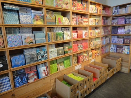 季節にかかわらず常に充実しているナプキン＆キャンドルコーナー