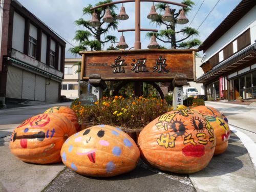 地元の小学生がつくったかわいいハロウィンかぼちゃ