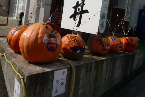 岳温泉街は、安達太良山登山の入り口。美味しいソースかつ丼やさんと、登山靴を洗う場所