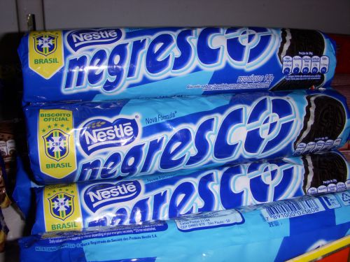 2014年サッカーＷ杯ブラジル大会に向けて「公式ビスケット」と表示された『ネスレ（Nestle)』のビスケット「ネグレスコ」