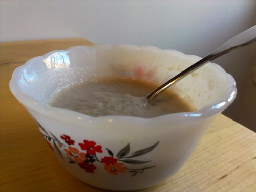 水を混ぜてドロドロな状態になるまでかき混ぜたら出来上がり！