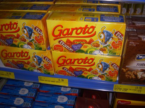 2014年サッカーＷ杯ブラジル大会のマスコットキャラクター、アルマジロのイラストがデザインされた、『ガロット（GAROTO）』のチョコレート