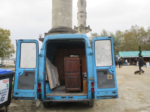 開催されてから数日たちますが、まだ準備途中の店も。さすがのんびりフランスライフ（笑）