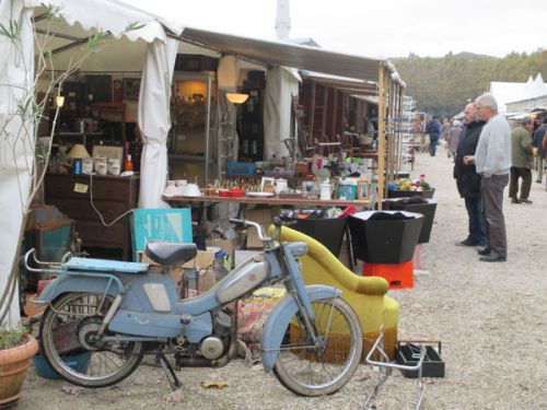 こんなレトロなバイクまで販売