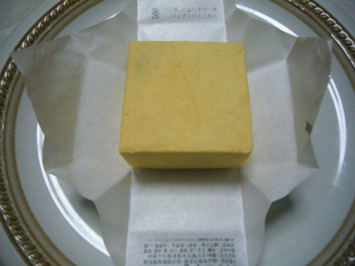 こんな黄色い立方体です。