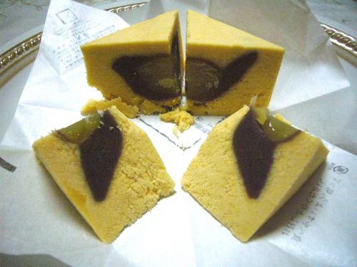 上手に切らないと、ホロホロくずれてきます。