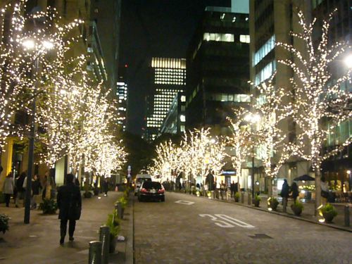 キラキラの道がずーーっと続きます。