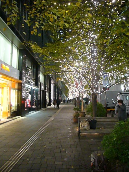 ベンチがあって休憩もできますよ。