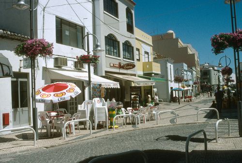 典型的な南ポルトガルのカフェ。