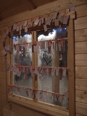 すでにこんなに沢山の願い事がかけられていました！