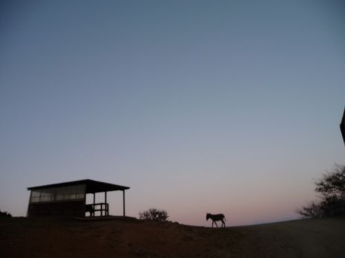 福島県塩沢温泉の夕焼け　シルエットが美しい