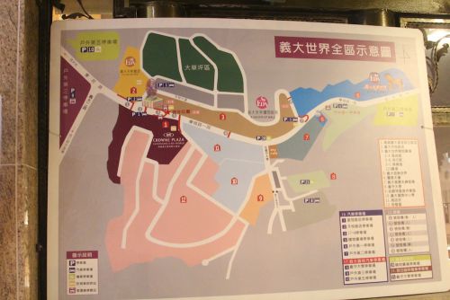 義大世界（イーダーシージエ）の全体図、3の黄土色の部分が義大世界購物廣場（イーダーシージエゴウウーグワンチャン）